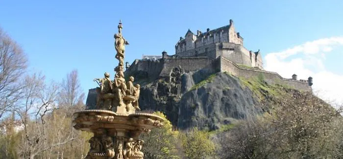 18 Craigmillar Park Hotel Edinburgh 4*,